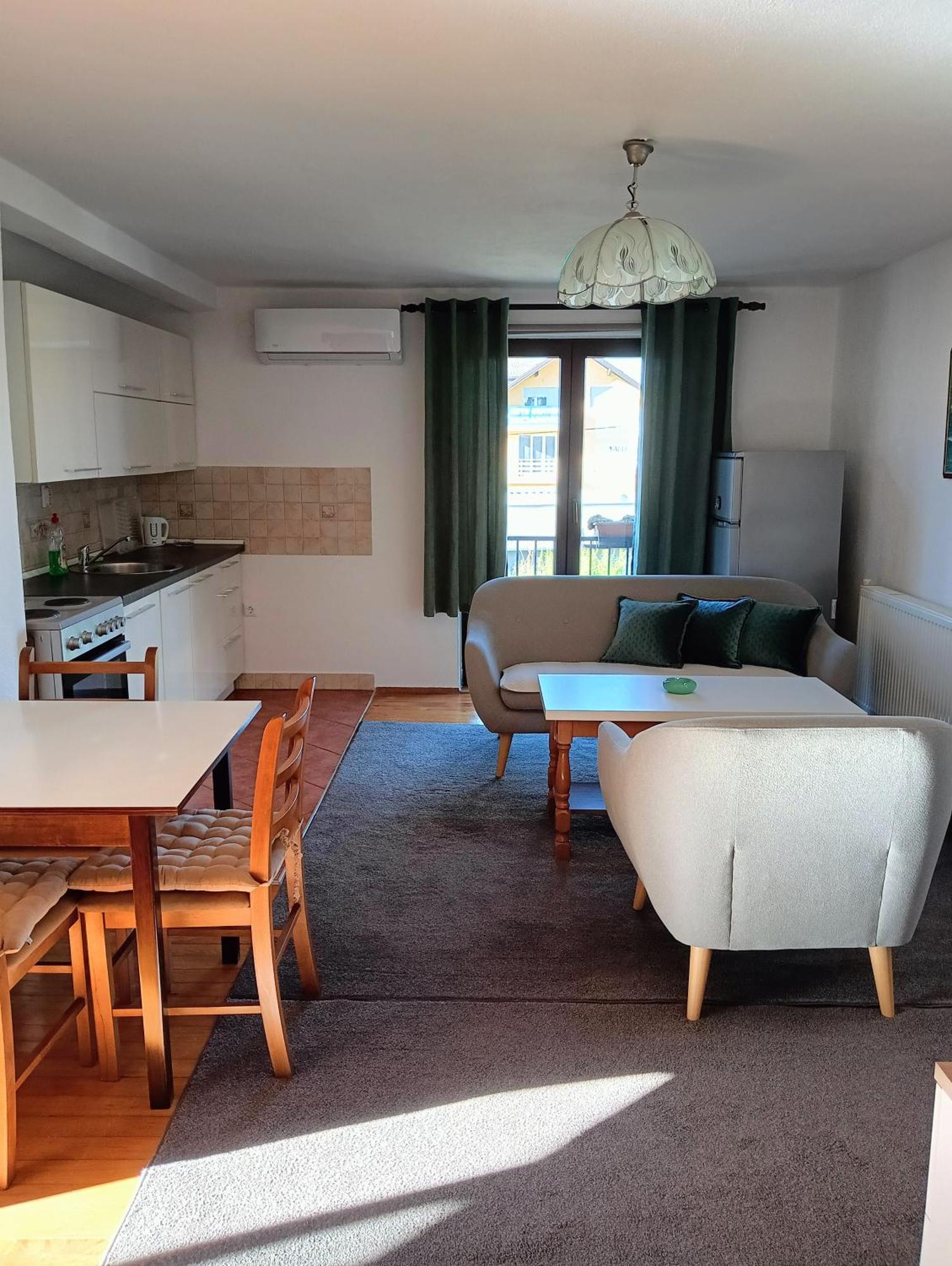 Apartman "Em" Біхач Номер фото